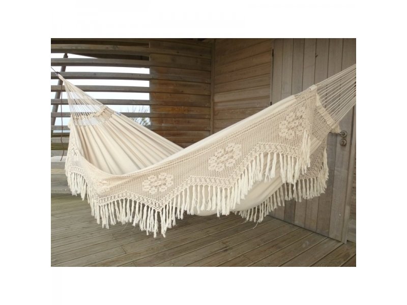 αιώρα απο Βραζιλία εκρού με κροσσια και μακραμε  Tijubana Brazil Ecru